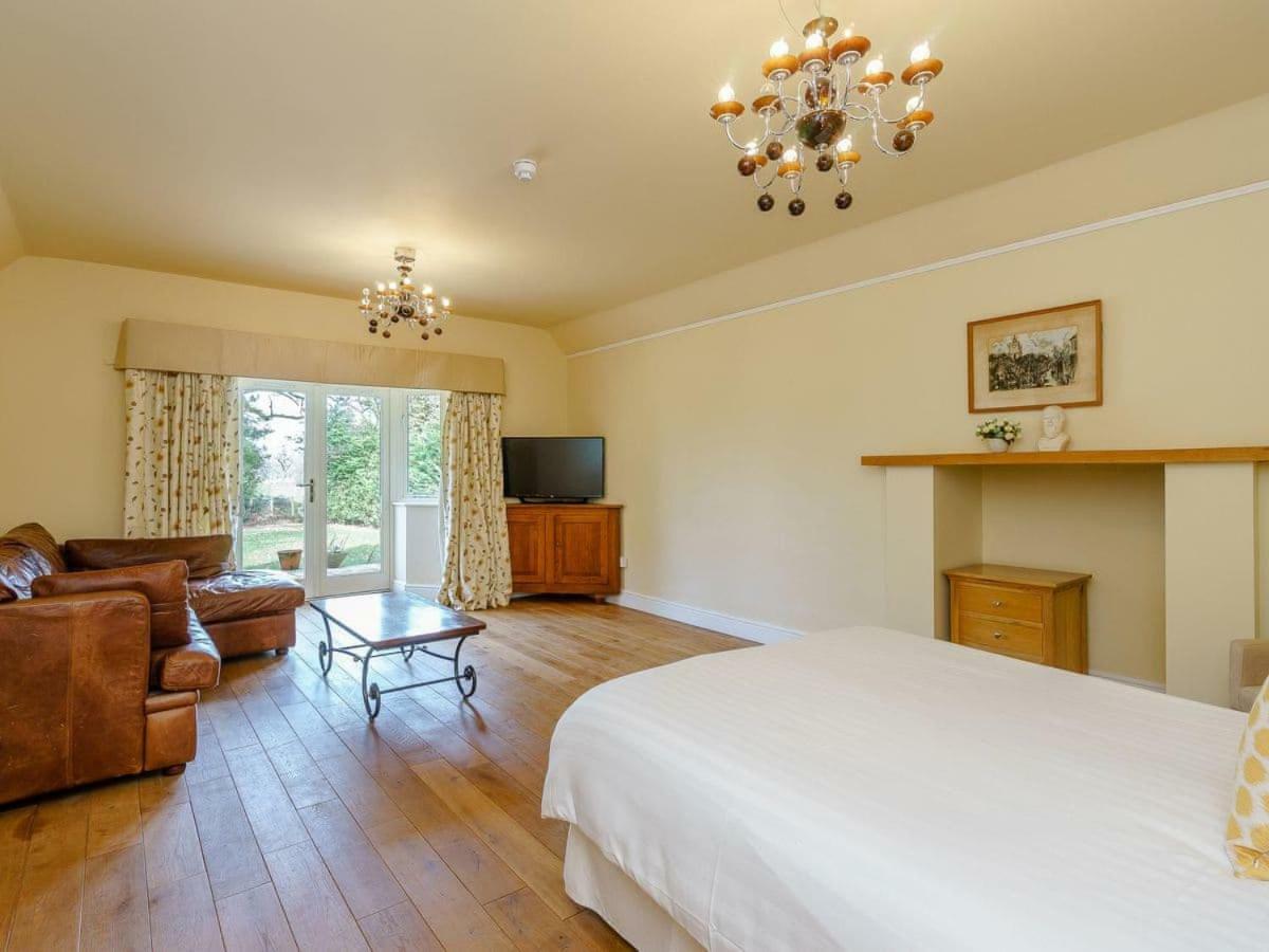 The Kingsley At Eversley ภายนอก รูปภาพ